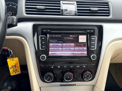 Used 2013 Volkswagen Passat 2.5 SE image 19