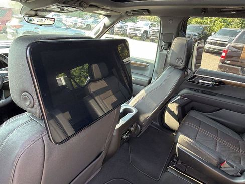 New 2026 Chevrolet Suburban High Country AWD/4WD image 11