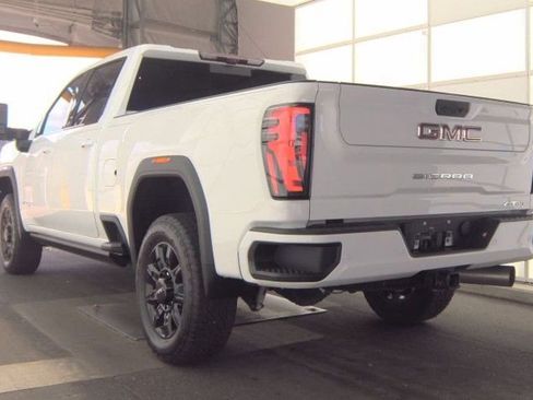 Used 2024 GMC Sierra 2500 AT4 w/ AT4 Premium Plus Package image 3