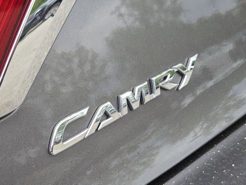 Used 2017 Toyota Camry LE FWD image 11