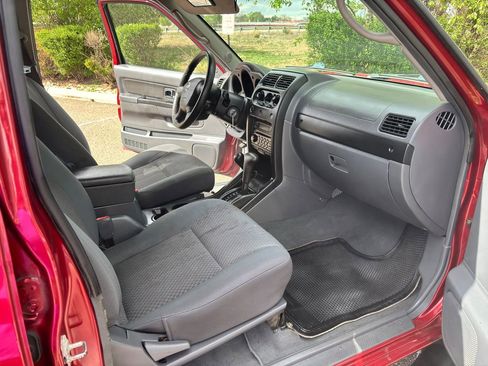 Used 2002 Nissan Xterra XE image 36