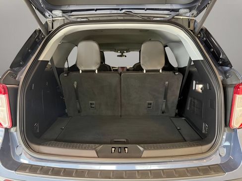 Certified 2021 Ford Explorer XLT w/ Equipment Group 202A AWD/4WD image 9
