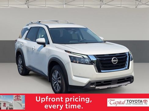 Used 2025 Nissan Pathfinder SL AWD/4WD image 2