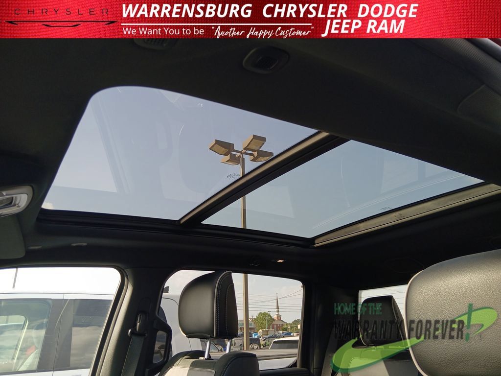 Used 2025 RAM 1500 Laramie AWD/4WD image 28