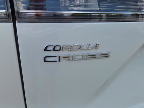 Used 2026 Toyota Corolla Cross XLE w/ Convenience Package FWD image 34