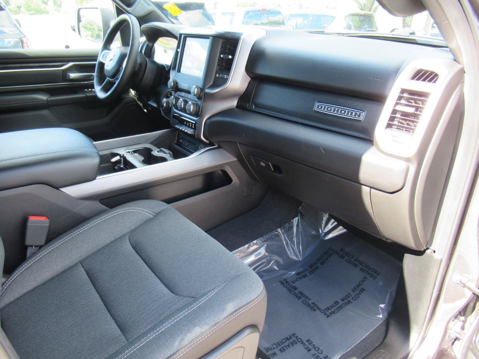 Used 2019 RAM 1500 4x4 Crew Cab image 11