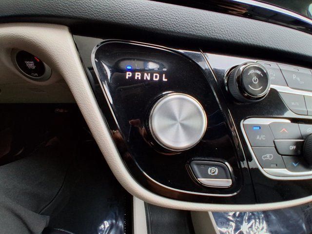 Used 2024 Chrysler Pacifica Touring-L FWD image 10