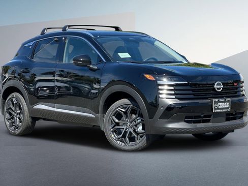 New 2025 Nissan Kicks SR image 2