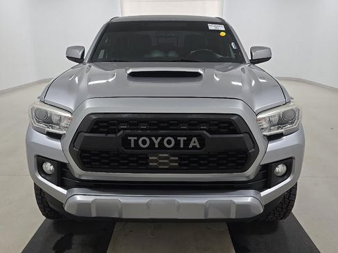 Used 2017 Toyota Tacoma TRD Sport w/ Premium & Technology Package AWD/4WD image 3