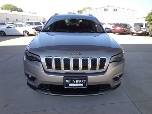 Used 2019 Jeep Cherokee Limited w/ Luxury Group AWD/4WD image 2