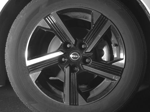 Used 2025 Nissan Sentra SV image 13