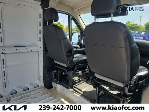 Used 2025 RAM ProMaster 2500 w/ Convenience Group FWD image 9