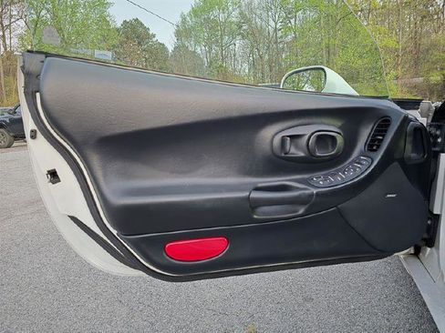 Used 2002 Chevrolet Corvette Coupe w/ Preferred Equipment Group1 image 10