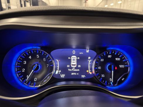 Used 2023 Chrysler Pacifica Touring-L w/ S Appearance Package image 14