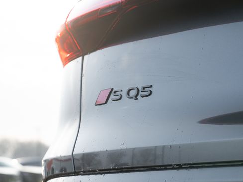 New 2025 Audi SQ5 Prestige image 37