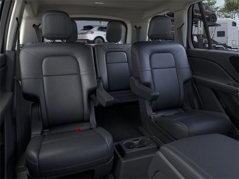 New 2026 Lincoln Aviator Premiere image 11