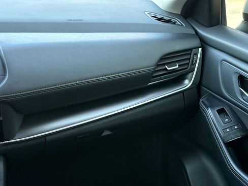 Used 2025 Nissan Rogue SV image 15