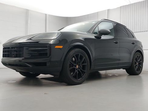 Certified 2026 Porsche Cayenne AWD/4WD image 1