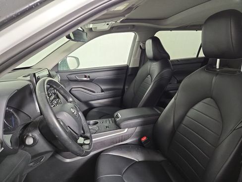 Used 2021 Toyota Highlander XLE AWD/4WD image 13