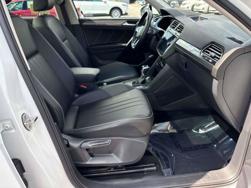 Used 2022 Volkswagen Tiguan SE FWD image 22