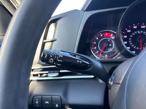 Used 2022 Hyundai Elantra SEL image 31