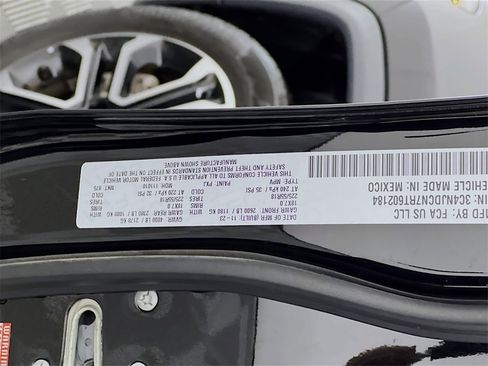 Used 2024 Jeep Compass Limited image 29