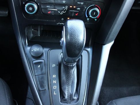 Used 2018 Ford Focus SE w/ Cold Weather Package FWD image 8