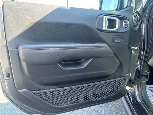 Used 2023 Jeep Gladiator Mojave w/ Cold Weather Group image 21