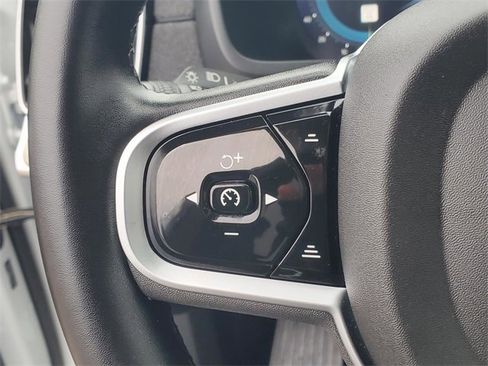 Used 2025 Volvo XC90 B6 Plus image 19