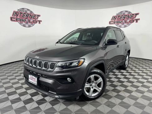 Used 2024 Jeep Compass Latitude AWD/4WD image 1