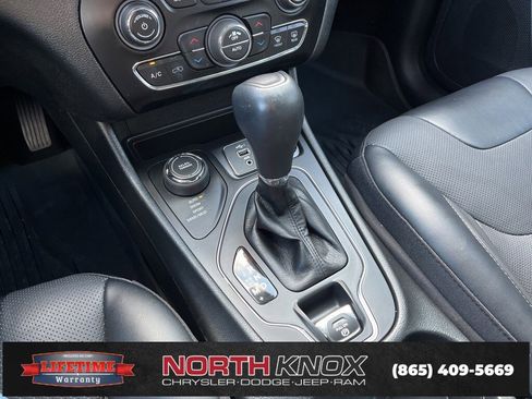 Used 2022 Jeep Cherokee Latitude Lux w/ Sun & Sound Group image 11