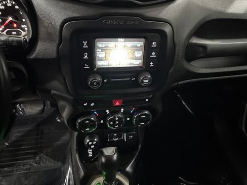 Used 2017 Jeep Renegade Trailhawk AWD/4WD image 25