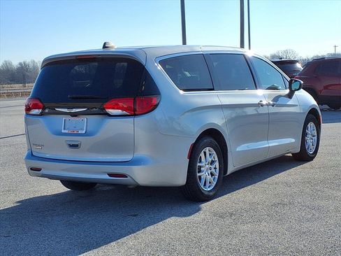 Used 2024 Chrysler Voyager LX image 2