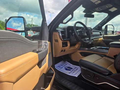 Used 2024 Ford F250 Lariat AWD/4WD image 6