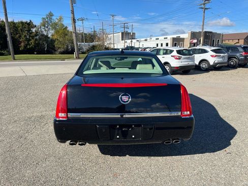 Used 2009 Cadillac DTS w/ Platinum Edition FWD image 4