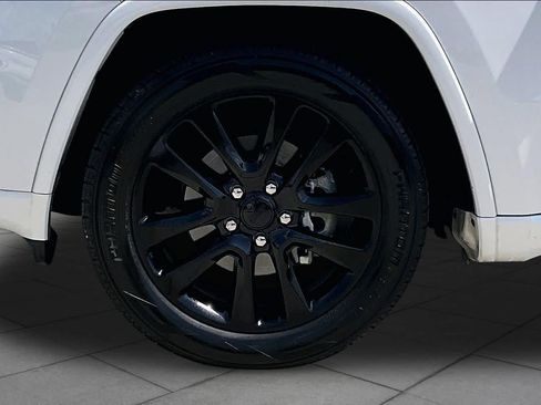 Used 2019 Jeep Grand Cherokee Altitude RWD image 10