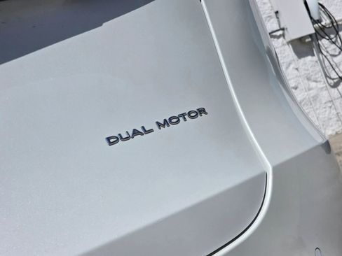 Used 2021 Tesla Model Y Long Range image 40