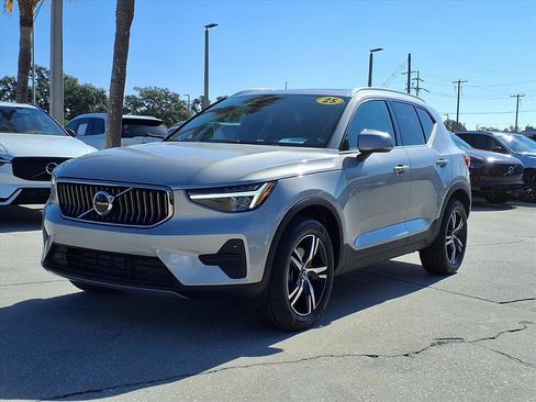 Used 2025 Volvo XC40 B5 Core w/ Protection Package Premier image 3