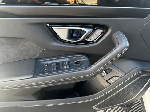 Used 2022 Lamborghini Urus image 18