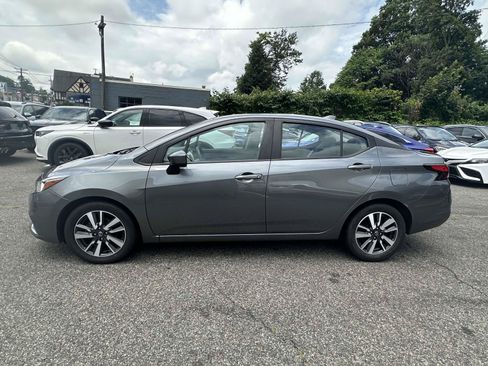 Used 2022 Nissan Versa SV FWD image 9