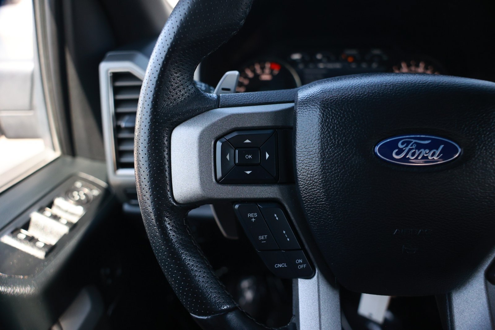 Used 2020 Ford F150 Raptor w/ Equipment Group 802A Luxury AWD/4WD image 23