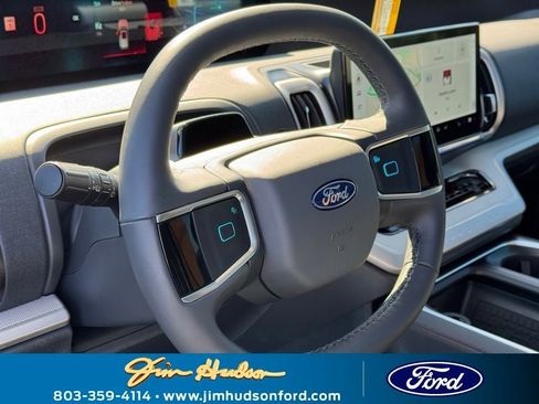New 2025 Ford Expedition Active image 22