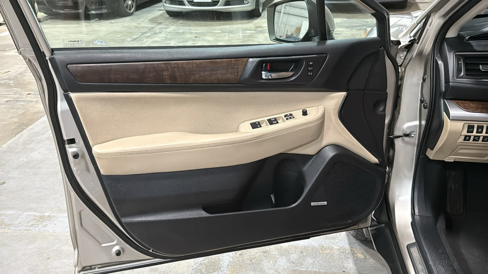 Used 2017 Subaru Outback 2.5i Limited AWD/4WD image 9