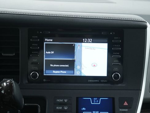 Used 2020 Toyota Sienna XLE image 16