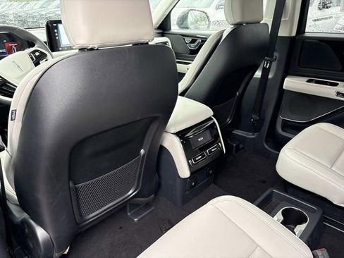 New 2026 Lincoln Aviator AWD w/ Jet Appearance Package image 17
