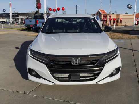Used 2022 Honda Accord Sport image 3