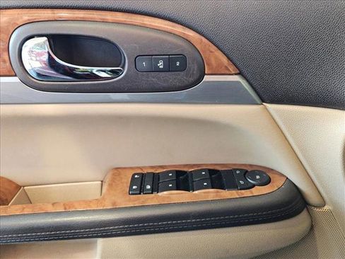 Used 2011 Buick Enclave CXL image 6