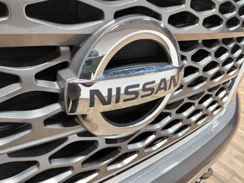 Used 2018 Nissan Titan SV image 20