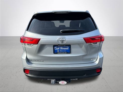 Used 2018 Toyota Highlander LE image 8