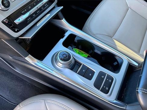 Used 2022 Ford Explorer XLT w/ Equipment Group 202A image 15